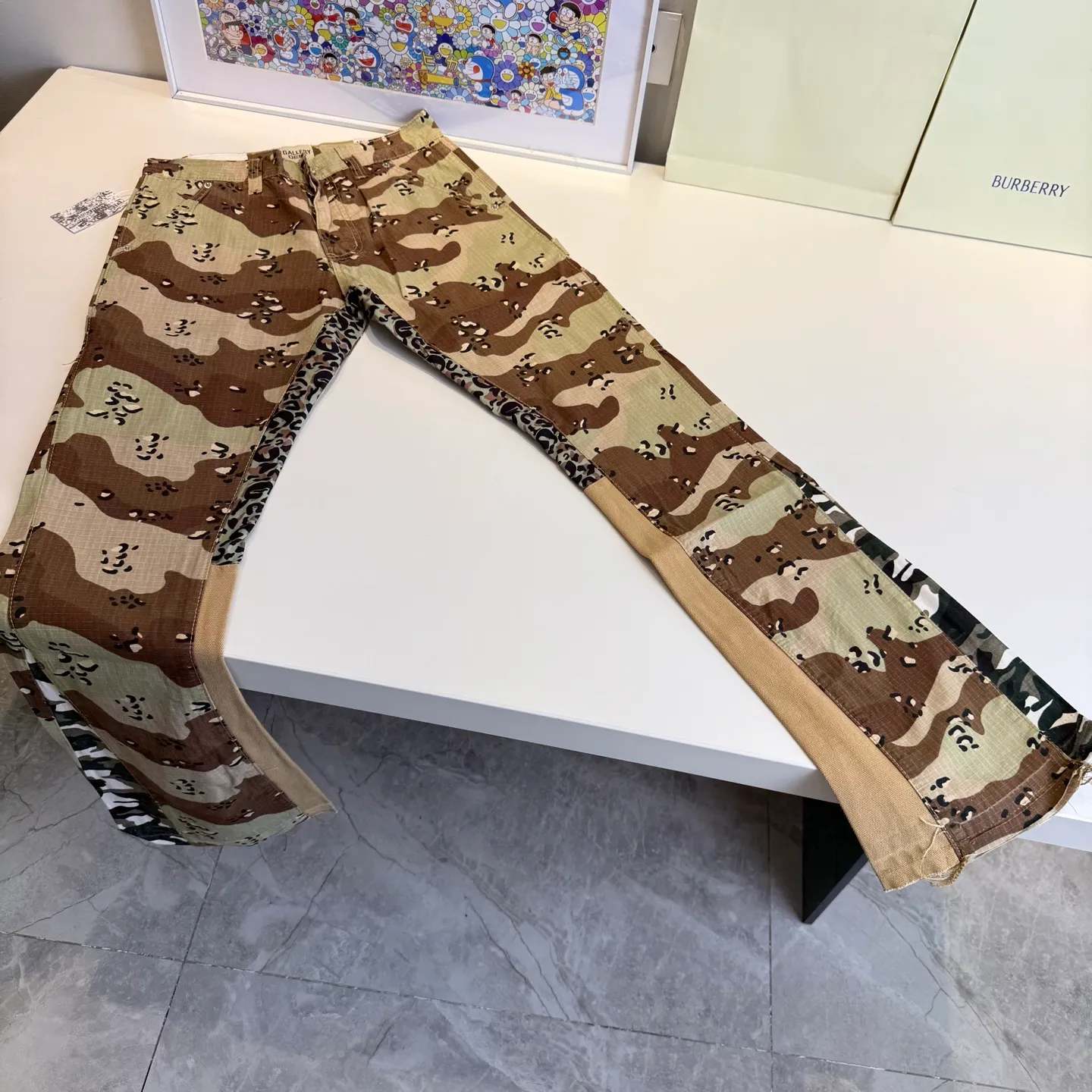 P240 model number: D453 GALLERY DEPT. ss25 limited camouflage splicing printed bootcut jeans Size: 28, 30, 32, 34, 36 (S-XXL) Color: Camouflage yellow Size reference: Pants length 100 102 104 106 106 Waist 72 76 80 84 88 Recommended weight S (about 110 pounds) M (about 120 pounds) L (about 140 pounds) XL (about 165 pounds) XXL (about 185 pounds)